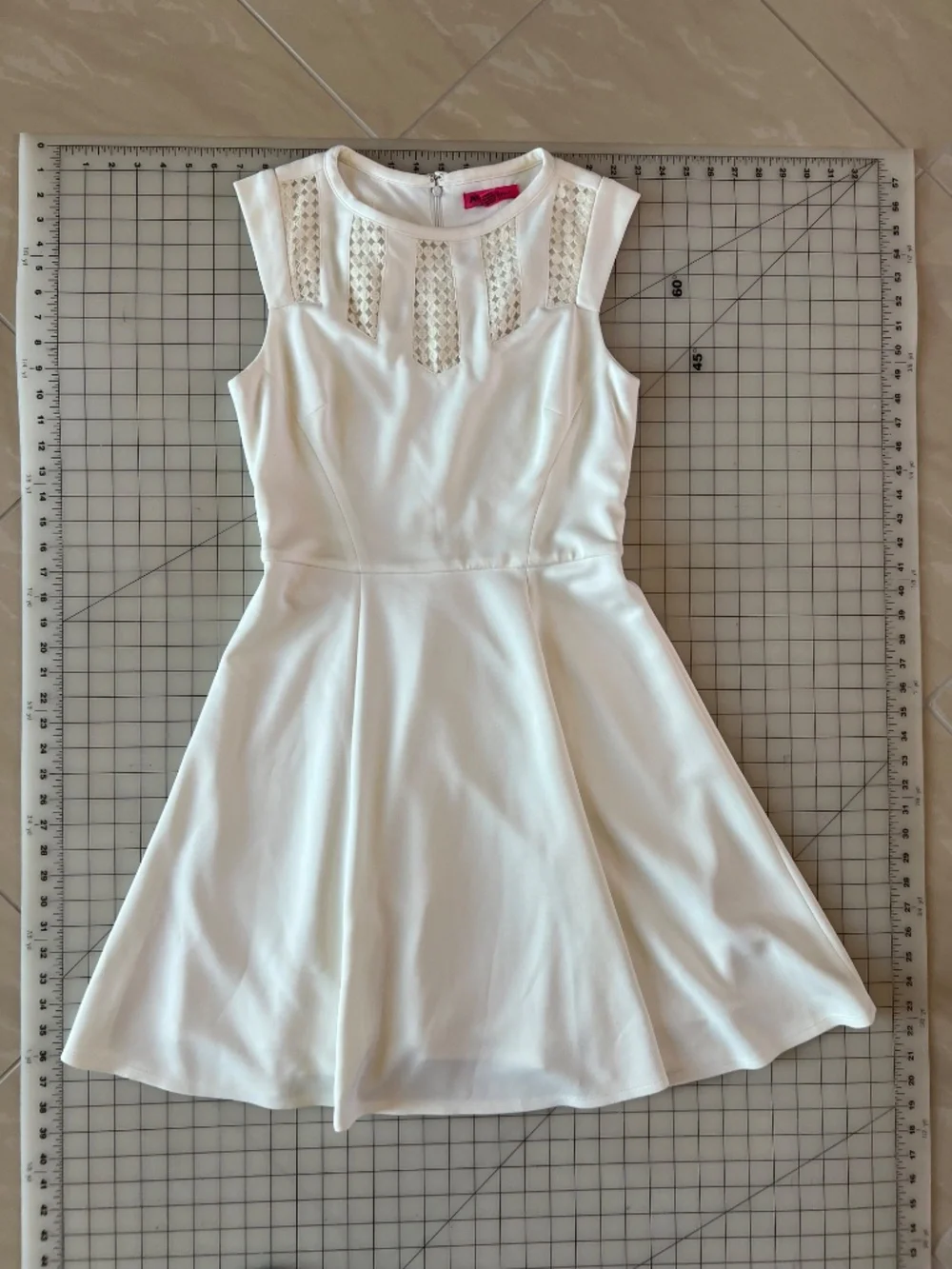 Lot of 4 Women's Midi Dresses Size M & 8 Tahari Elie Tahari Betsey Johnson - Picture 12 of 14